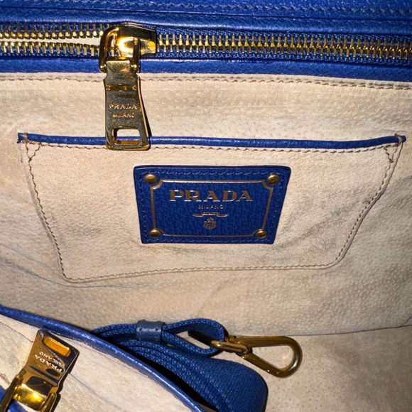 💙 Prada 💙 - Picture 2 of 16